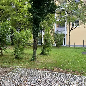 Mit Garagenparkplatz An U-bahnstation Monaco di Baviera