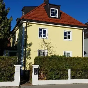 Helle Und Ruhige Dachgeschosswohnung Monaco di Baviera